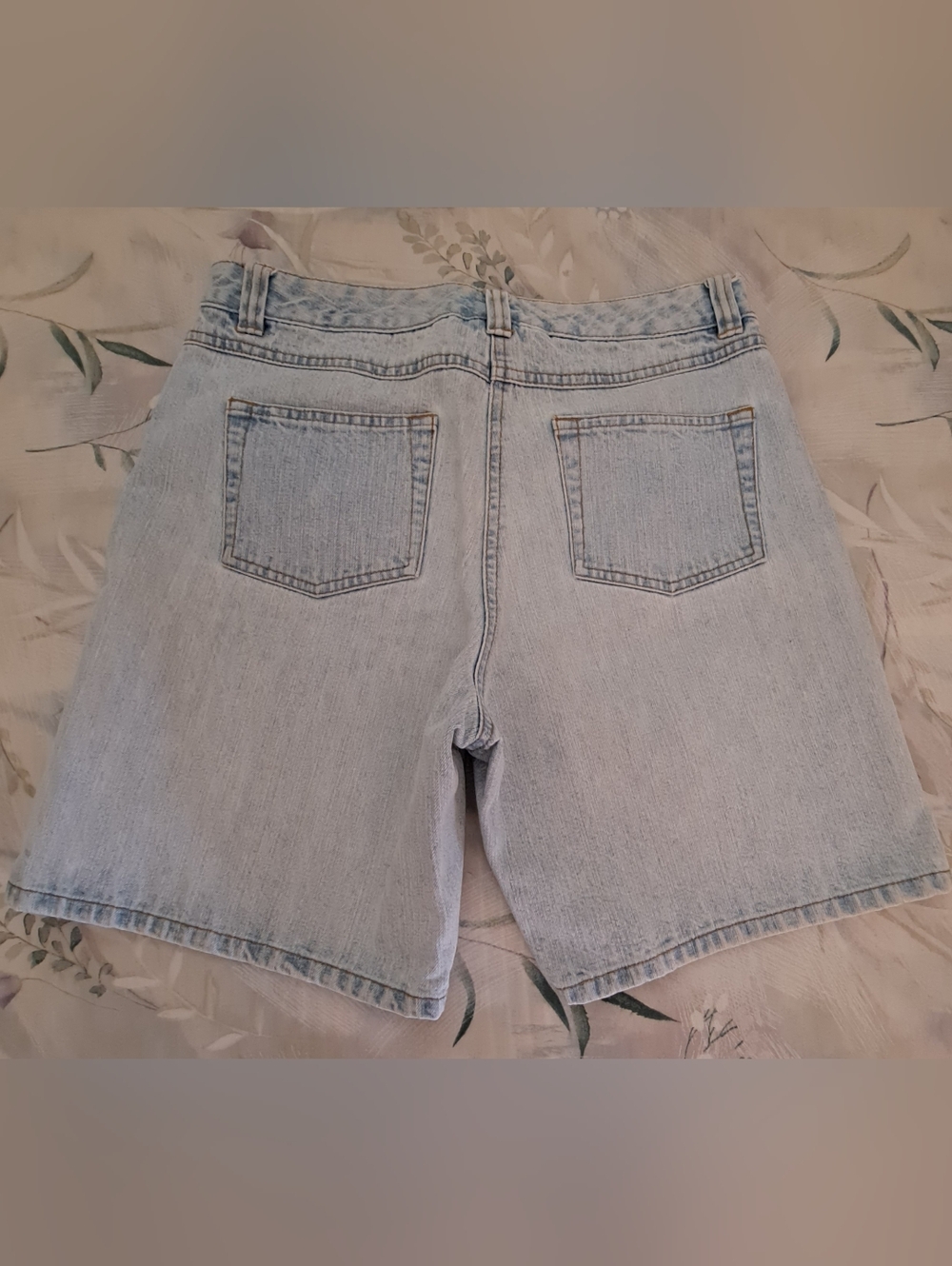 4 Pairs Basic Editions Women’s Light Wash Denim Shorts Size 4 - Picture 6 of 6